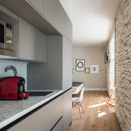 Rice Eleven Apartment *