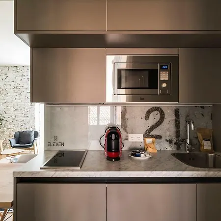 Rice Eleven Apartment *